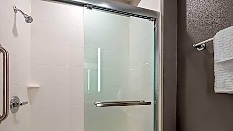 1 King Bed, Non-Smoking, Pillow Top Mattress, Microwave And Refrigerator, Full Breakfast