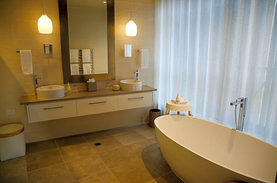 Kinloch Manor & Villas