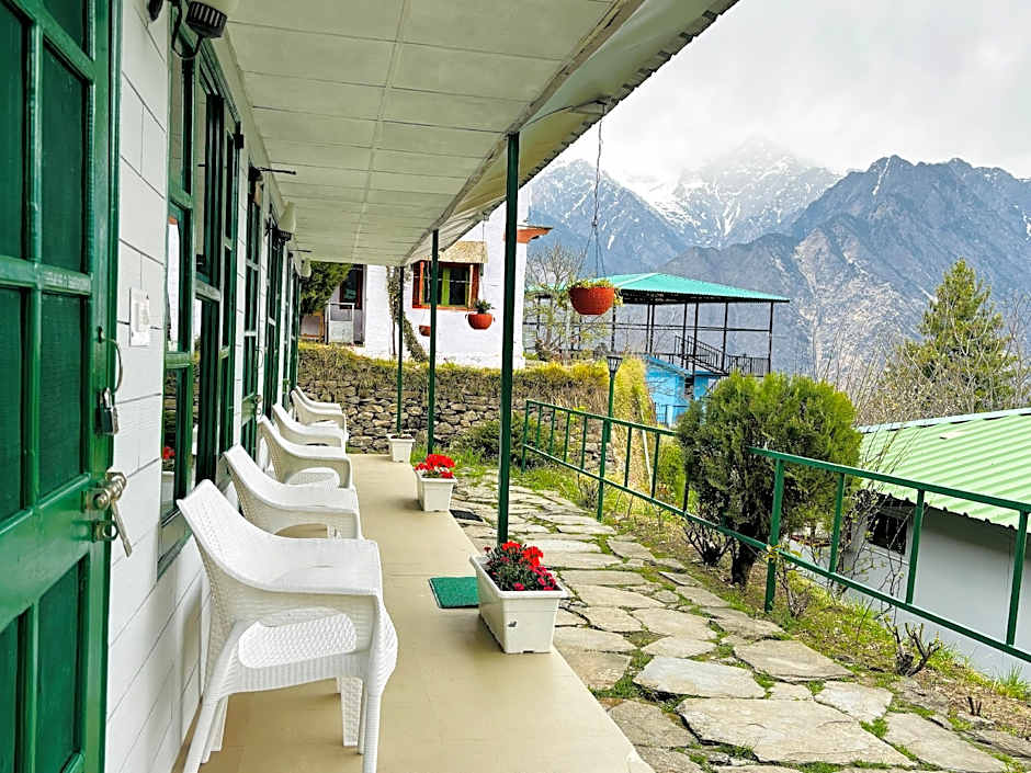 Himalayan High, Auli, by Himalayan Eco Lodges