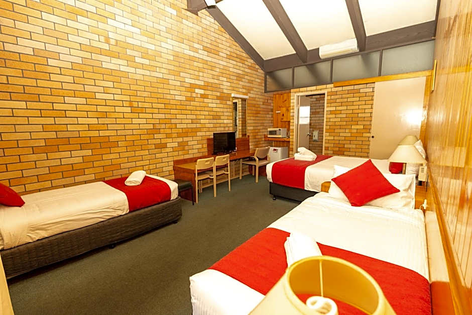 All Travellers Motor Inn