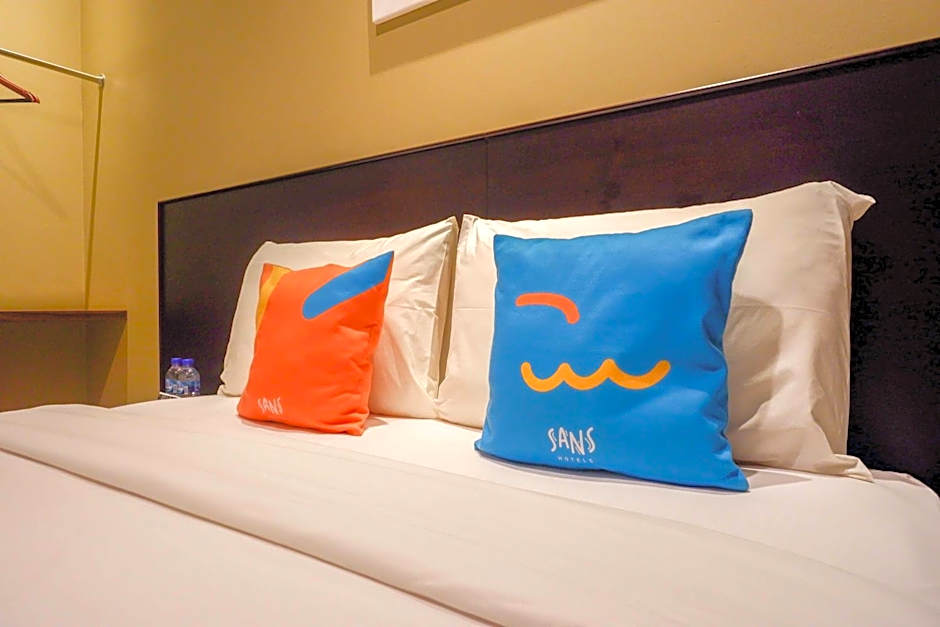 Sans Hotel Empress Simpang Lima