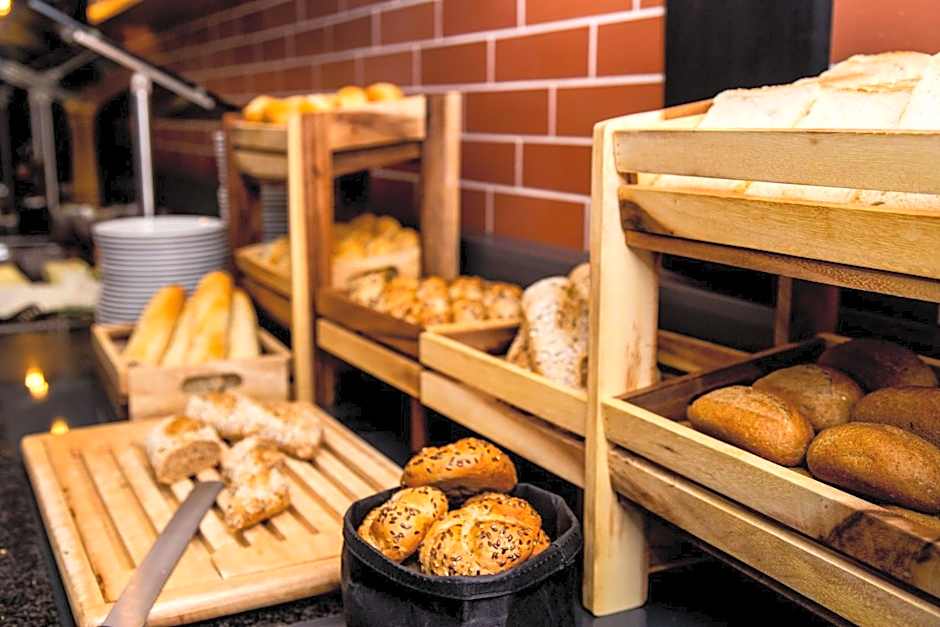 Vienna House Easy By Wyndham Airport Bucharest