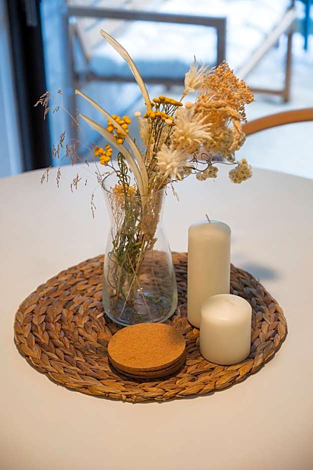 Group Stays - Large Renovated Apartment with Pool and Hot Tub