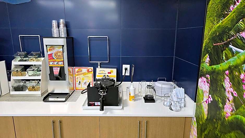 Clarion Pointe Decatur Downtown