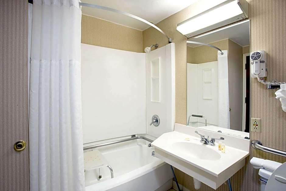 Days Inn & Suites by Wyndham Northwest Indianapolis