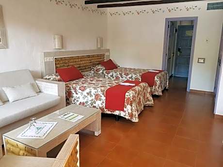 Double or Twin Room (2 Adults + 1 Child)