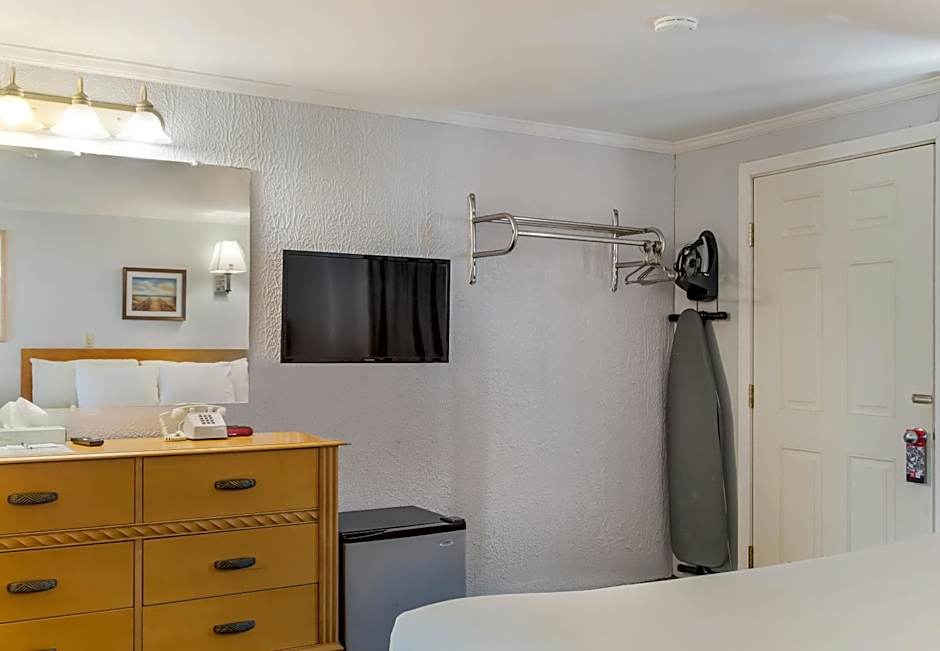 America's Best Value Inn & Suites/Hyannis