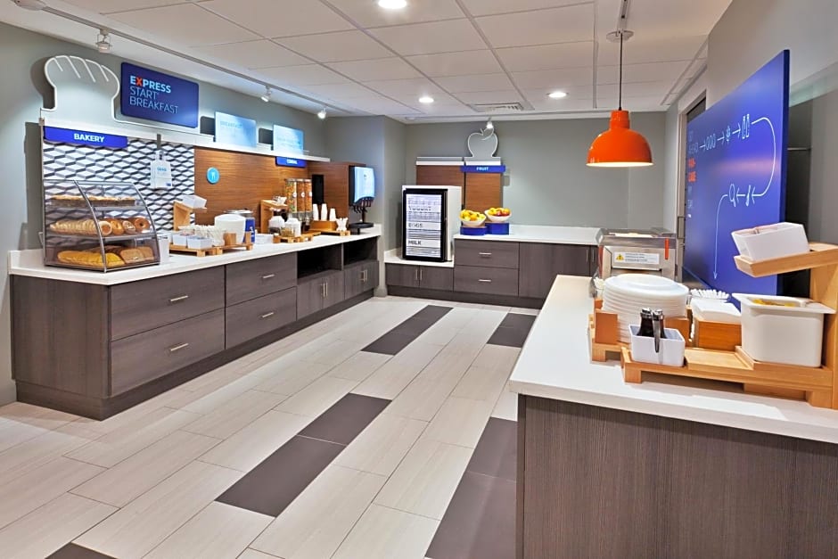 Holiday Inn Express Hotel & Suites Dothan North, an IHG Hotel