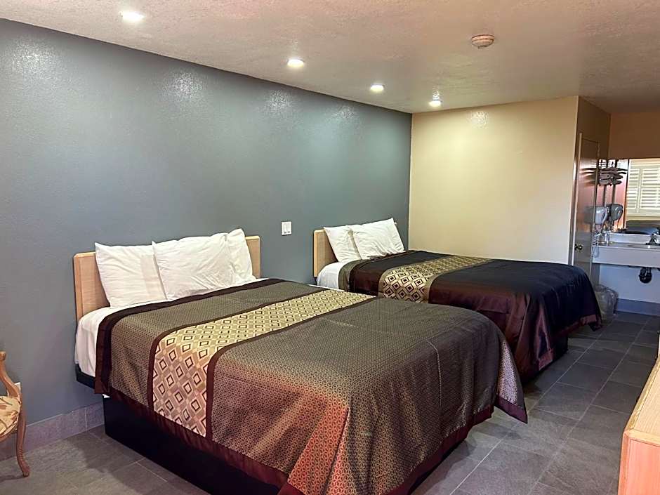 California Inn Hotel and Suites Adelanto US 395