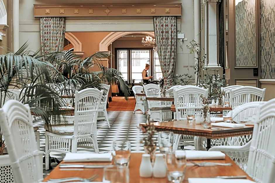 Hadley's Orient Hotel