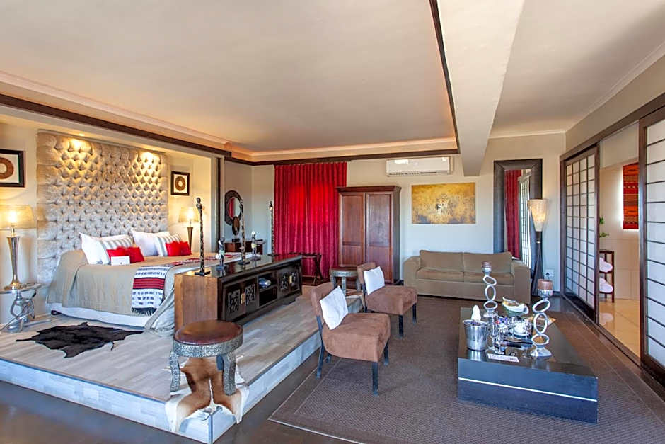 Inverdoorn Game Reserve Lodge