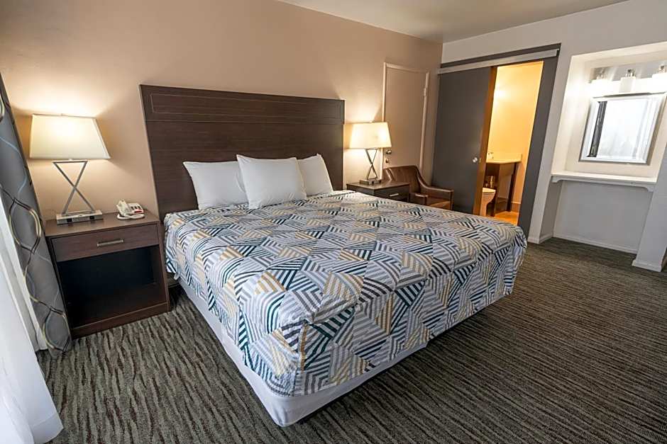 Photo 1 of 10 of 1 King Bed