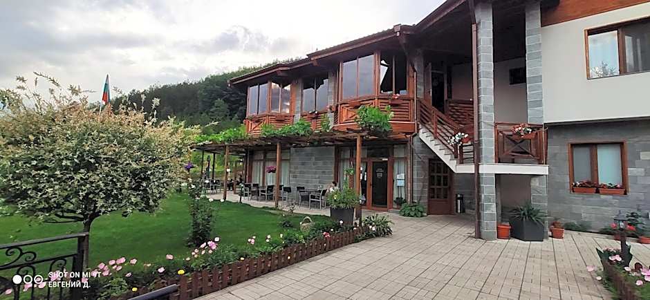Alpine Garden Hotel (Trayanovi Dvori)