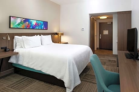 King Room with Roll-In Shower - Mobility Access