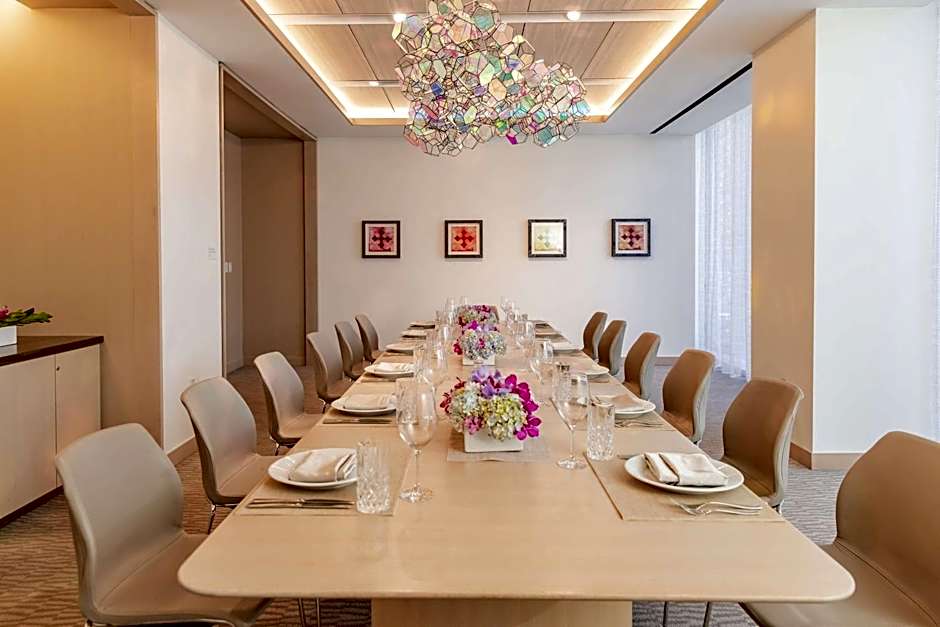 HALL Arts Hotel Dallas, Curio Collection by Hilton