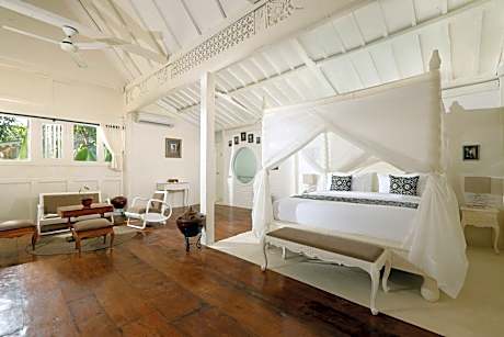Suite with Pool View