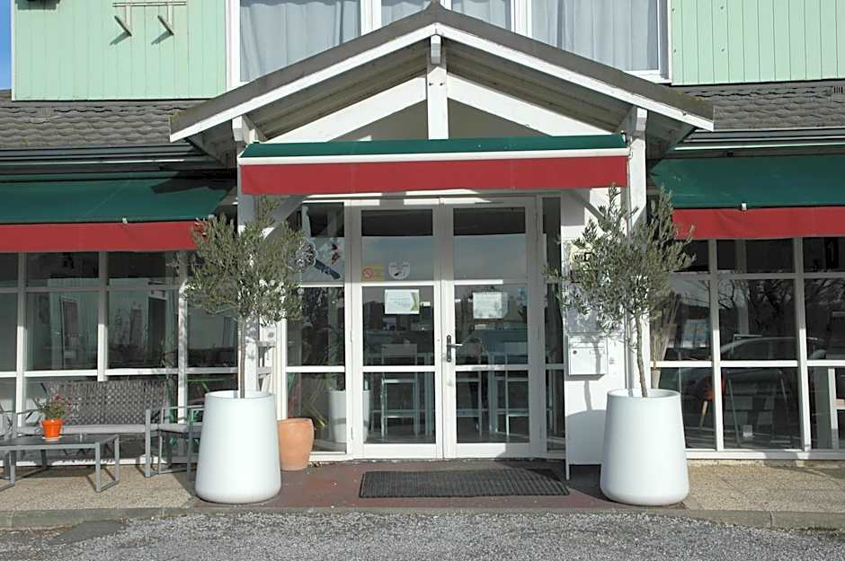 Le 81 HOTEL