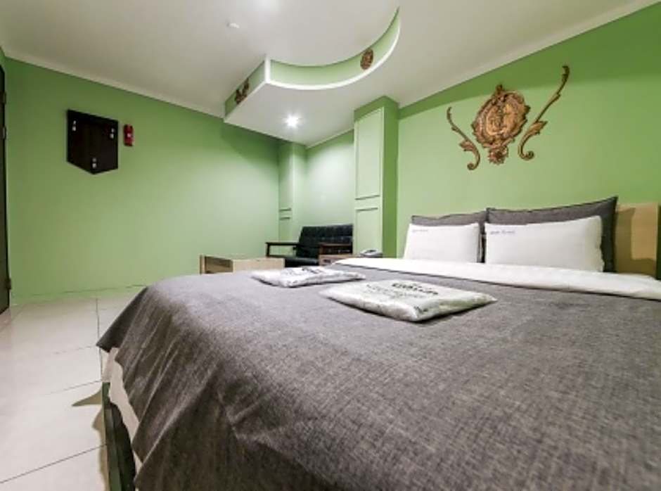 Mate Hotel