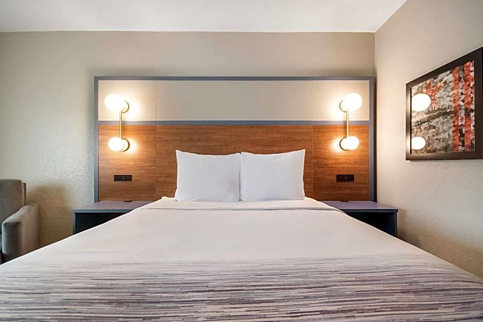 AmericInn by Wyndham St. Peter