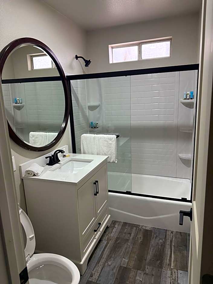 American Inn & Suites LAX