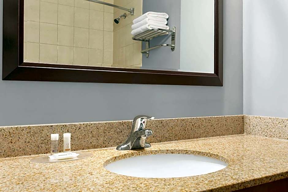 Premier Inn & Suites - Downtown Hamilton Hotel