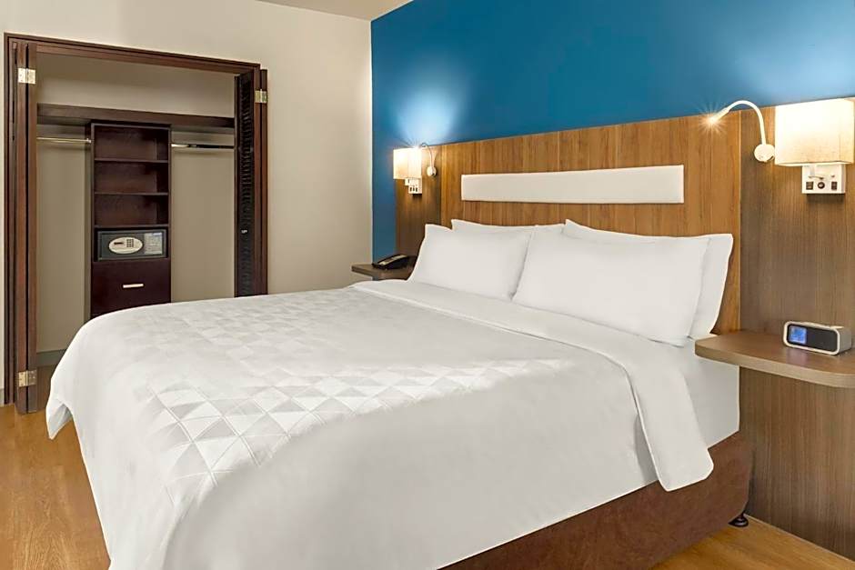 Holiday Inn Express San Jose Forum By IHG