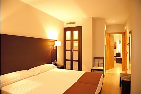 Double connecting room