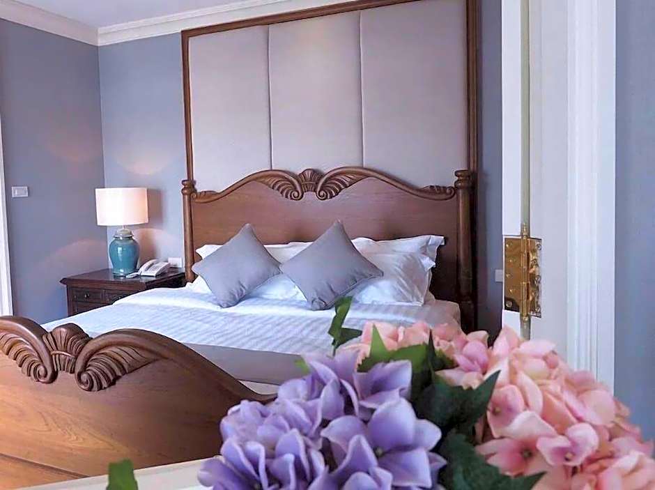 Hiranyakul House Riverside