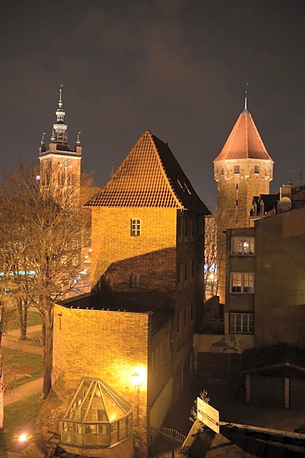 Five Point Hostel & Apartments