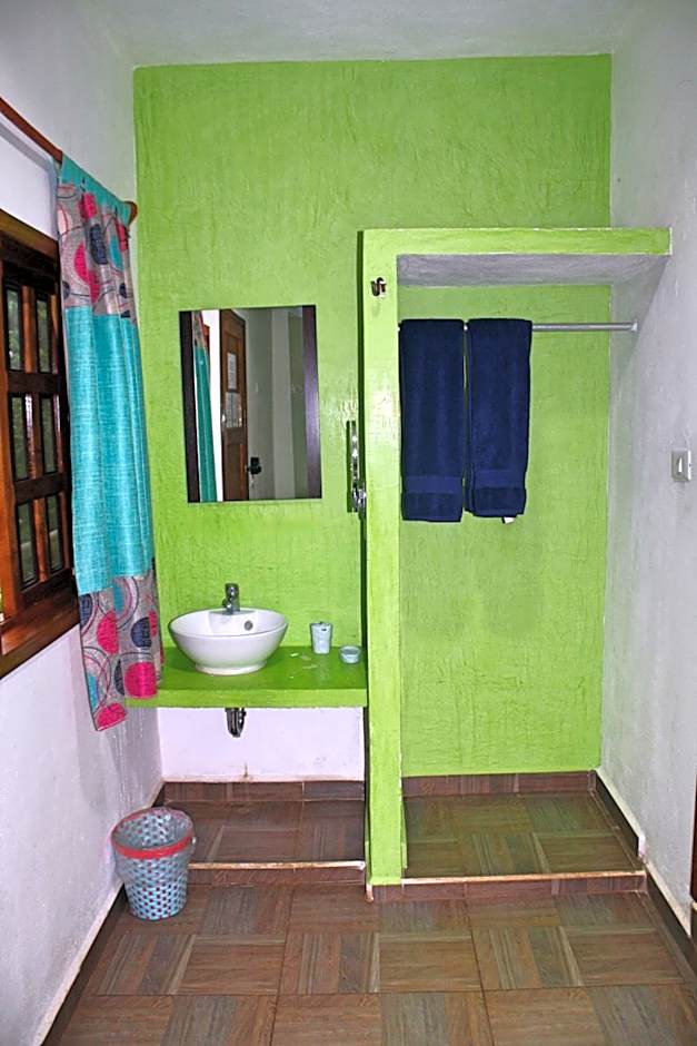 Yaxche Centro Hostal y Camping