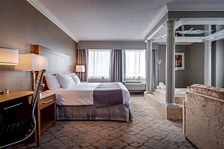 Luxury King Suite with Jetted Tub