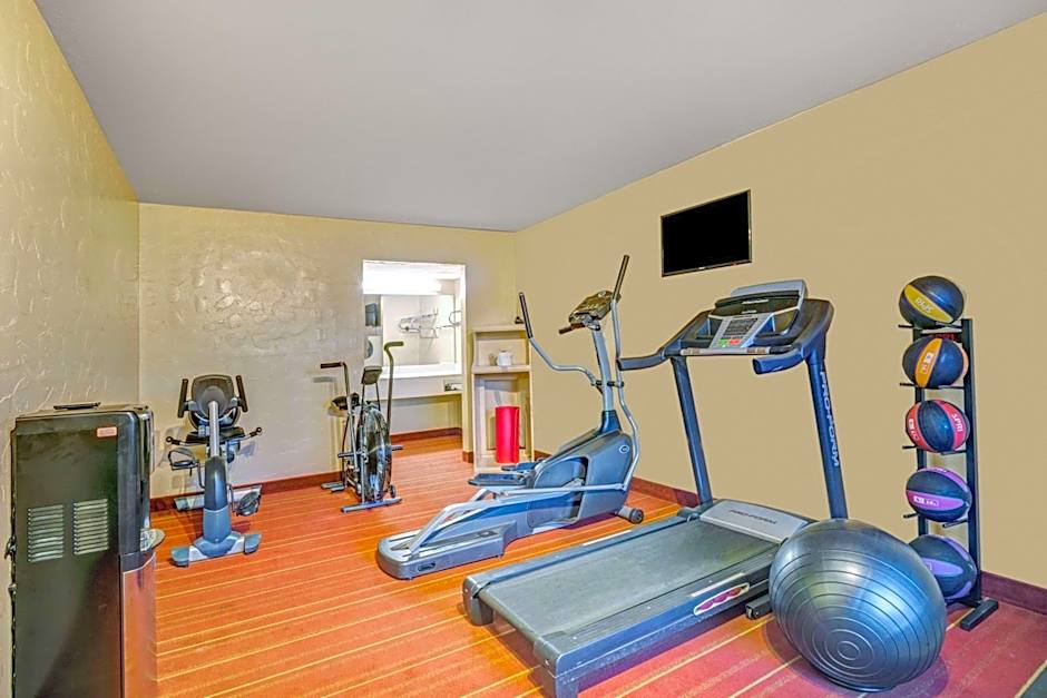 Days Inn by Wyndham Louisville Airport Fair and Expo Center
