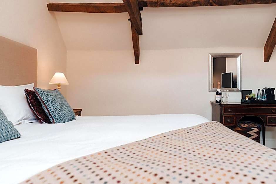 Cat and Custard Pot Inn