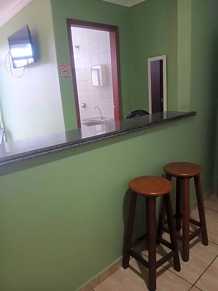 Paradise Hostel e Suítes
