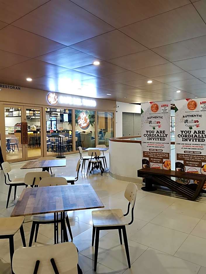 REVO at AURORA PLACE, Pavilion 2, 5 Minutes To AXIATA ARENA BUKIT JALIL FREE WIFI by De Harlequins Guesthouse