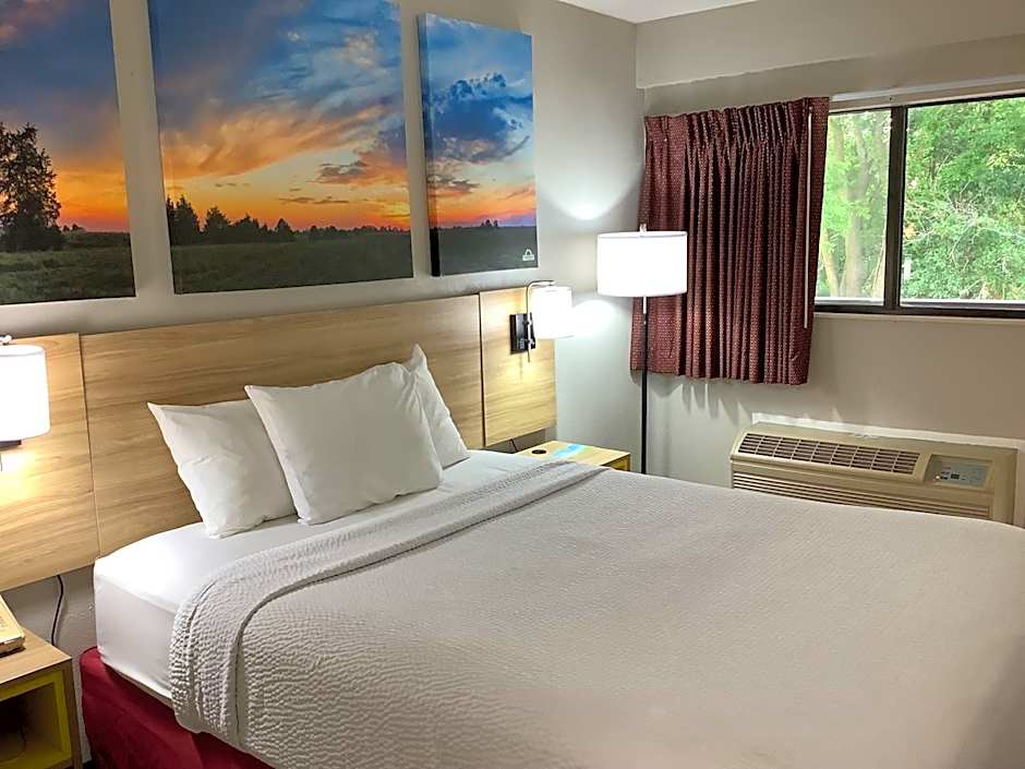 Days Inn by Wyndham Kingdom City