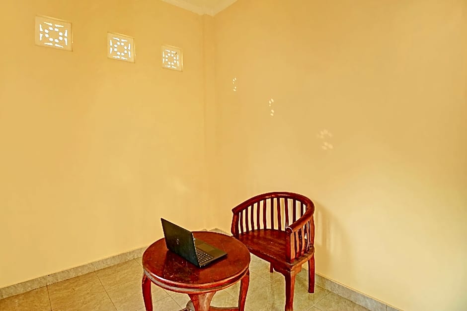 OYO 92952 Nirmala Guest House