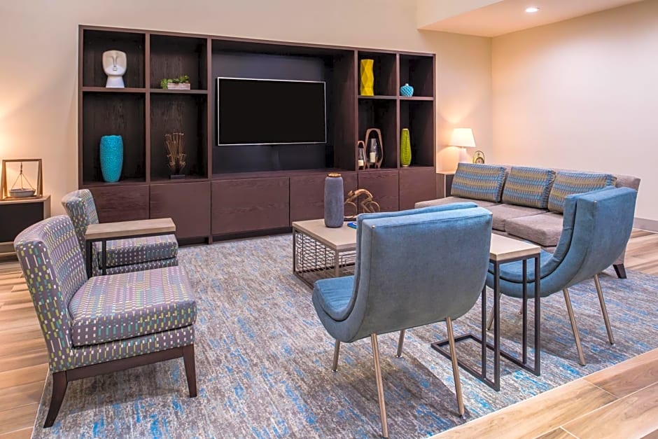 Holiday Inn and Suites Dallas-Addison By IHG
