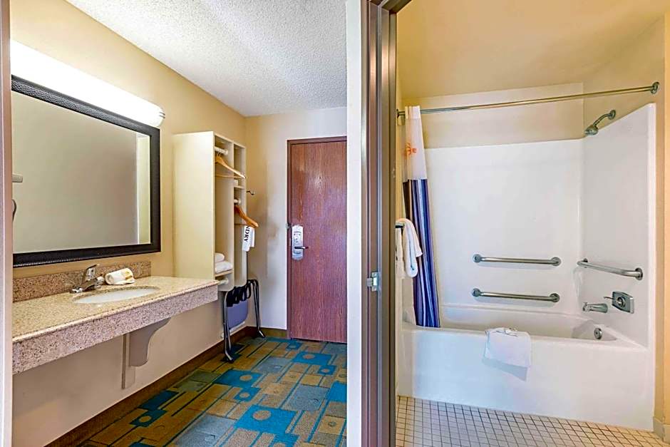 La Quinta Inn & Suites by Wyndham El Paso East