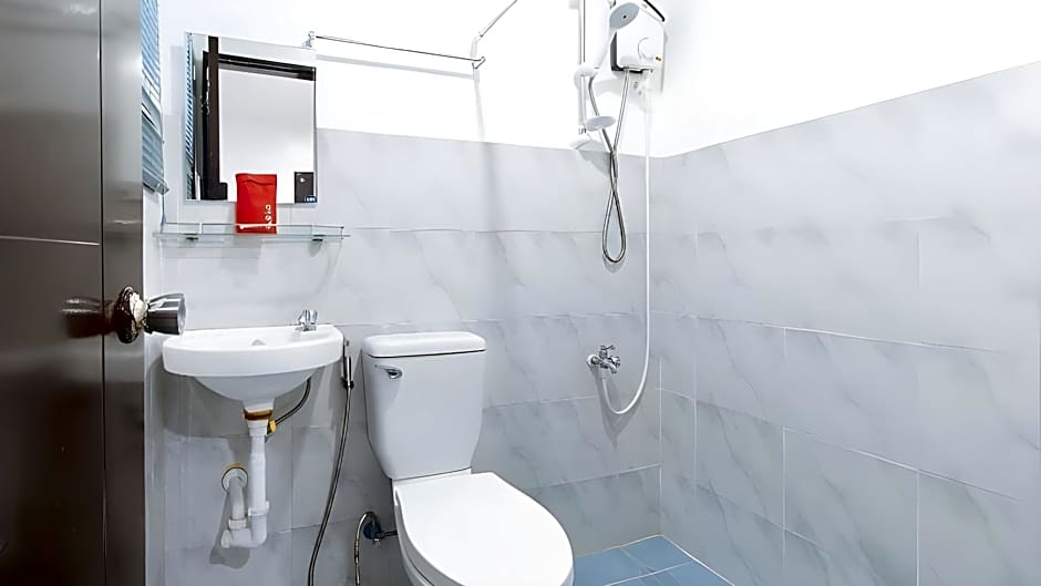 RedDoorz near De La Salle Dasmarinas Cavite