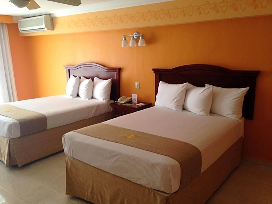 Hotel Plaza Colonial