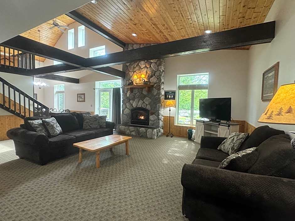 The River Condos Hot Tub Fireplace Family & Pet Friendly River Front 2 to 6 bedroom condos dock