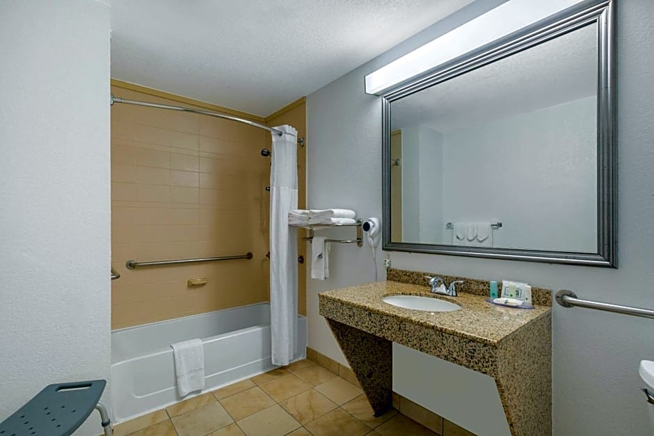 Quality Inn Clute Freeport