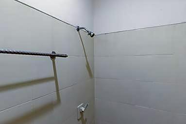 RedDoorz near Pasar Pagi 2 by Cassana