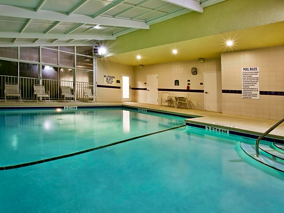Holiday Inn Brunswick-I-95 (Exit 38)