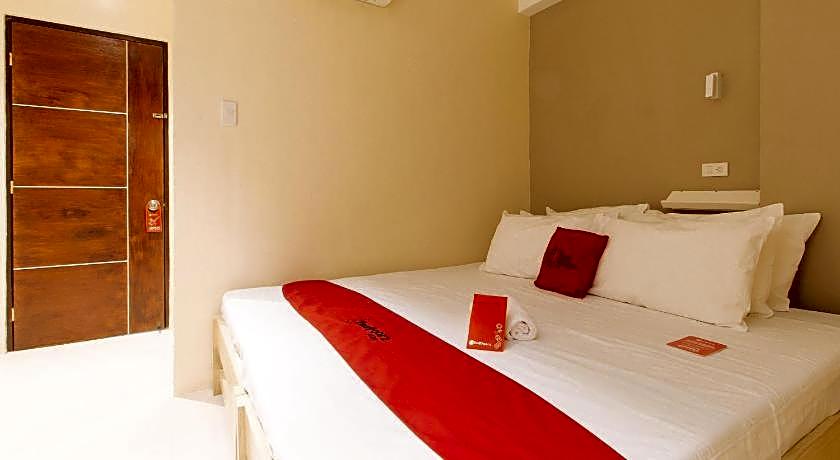 RedDooorz @ Laiya Vivo Hotel Batangas