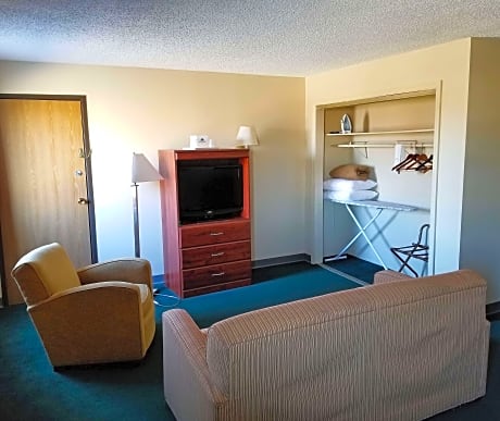 1 King Bed Jetted Tub Suite NS