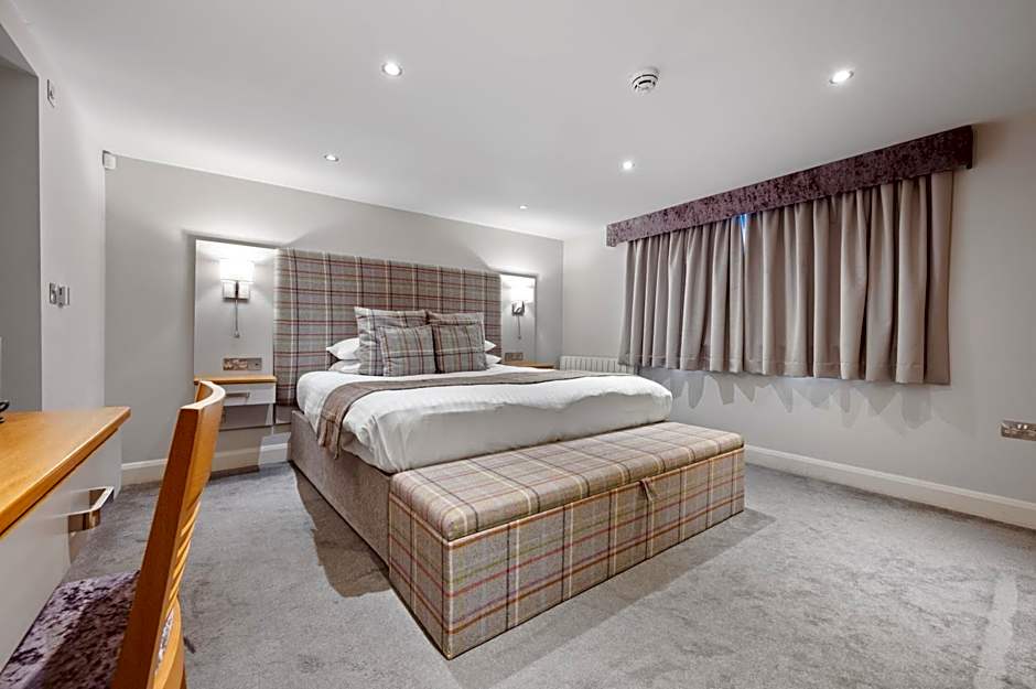 White Hart Hotel & Apartments