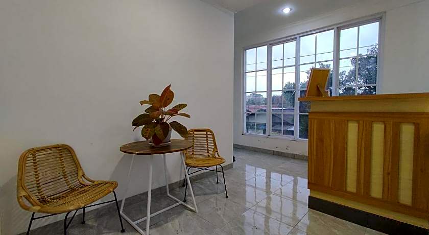 RedDoorz near Rita Super Mall Purwokerto