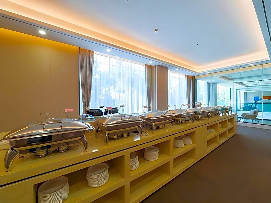 GreenTree Eastern Dali Railway Station Hotel